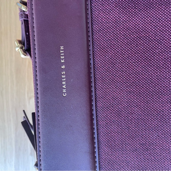Charles & Keith burgundy crossbody purse - Picture 3 of 9